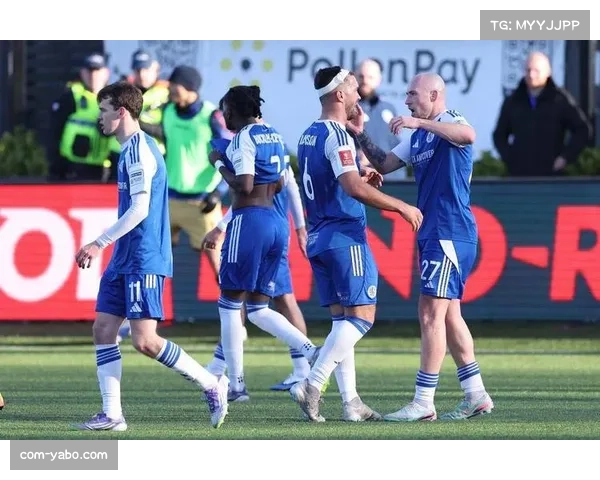 法兰克福主力边卫肌肉不适 或将缺席下周关键战役